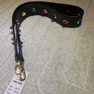 Axelrem/väskband - Axelrem, från Gina Tricot (Laura bag strap). Oanvänd, prislapp kvar!!