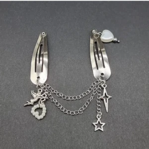 Handgjorda hårklämmor  - Unik handgjorda metall hårklämmor 🎀. Material:zinklegeringar,plast och, rostfritt stål.