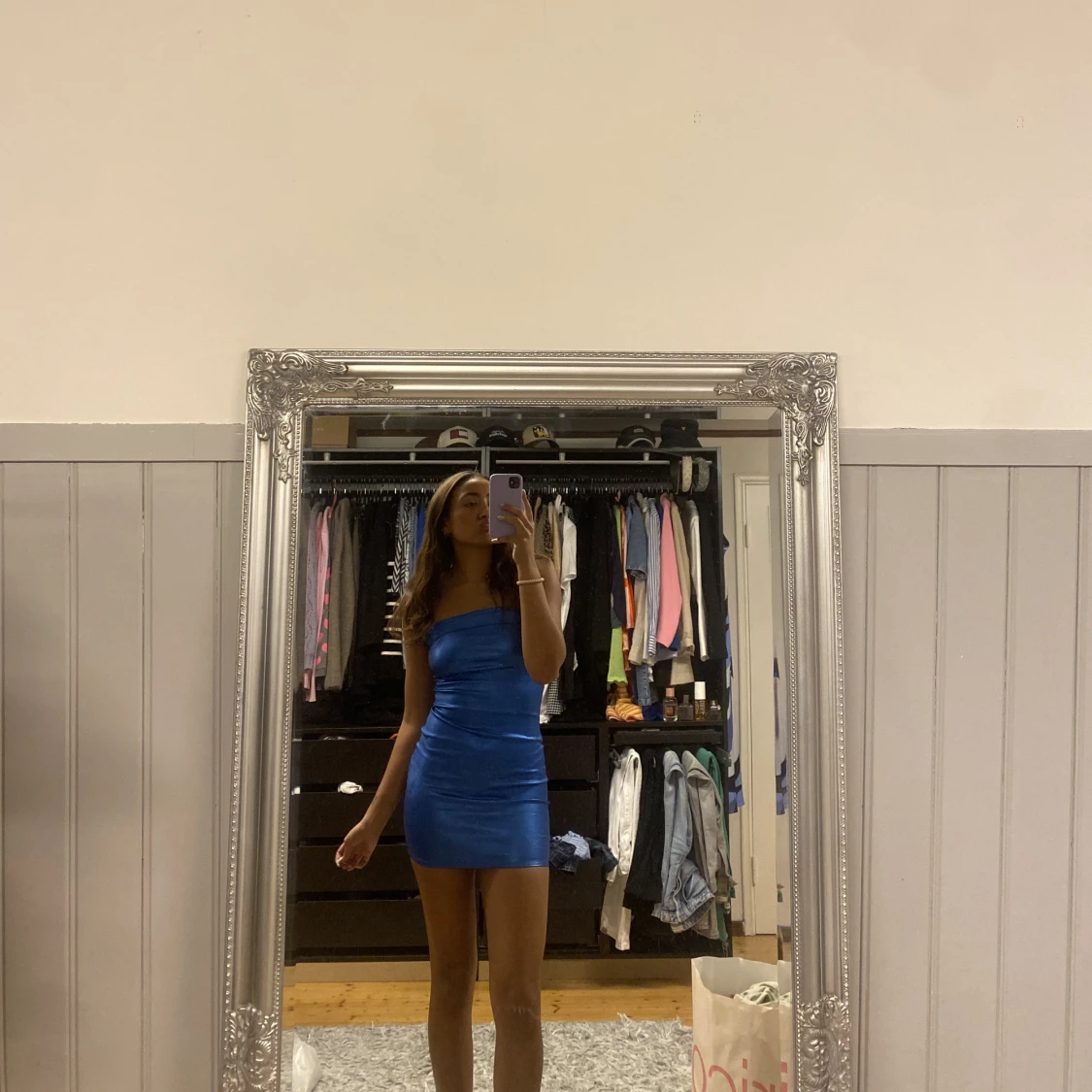 Blå metallic klänning PULL&BEAR  - 90