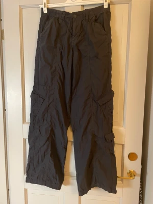 Cargo  - Cargo pants från Urban Outfitters 