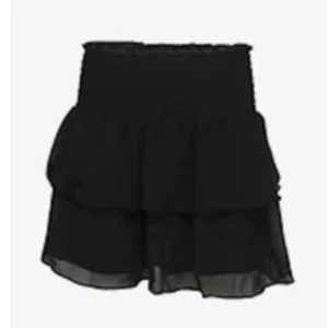 Kjol chelsa  - säljer denna supper fina trendiga kjol från zalando pgd att jag inte passar i kjol.  använd max 2 gånger   Ny pris 500