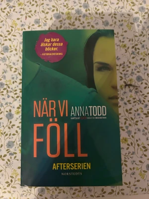 Bok - ”När vi föll” av Anna Todd. Bok tre av after serien. Helt oläst. Bra skick! Köpte för 80kr