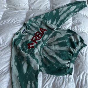 Reworked sweater från The vintage twin - Reworked Sweater storlek M köpt i New York på The vintage twin för 899.