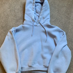 Hoodie - Säljer denna hoodie från Lager 157. Använt några gånger och är i fint skick 