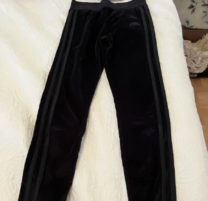 Adidas tights - Lite för korta på mig som är lång