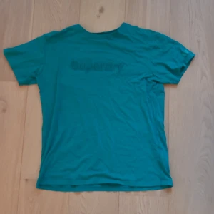 Superdry t shirt - Limited edition superdry t shirt nypris 600 kr!