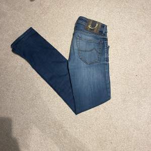 Jacob Cohën jeans i storlek 30. Säljer då jag inte använder de längre. De är i bra skick men använt. Model 622.