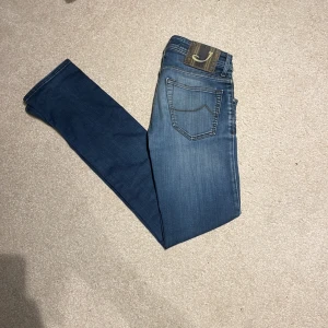 Jacob Cohen jeans - Jacob Cohën jeans i storlek 30. Säljer då jag inte använder de längre. De är i bra skick men använt. Model 622.