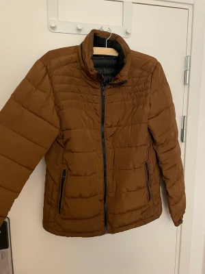 Höst/vår jacka - Jackan är från zara och kondition är bra, inga hål eller fläckar!