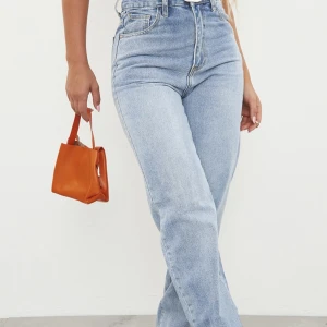 Pretty little thing raka jeans - Ett par raka jeans från Pretty little thing. Helt oanvända med prislapp kvar. Köptes för £30. 