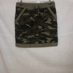 Kjol Relevance S-M - Kjol Relevance S-M Skick Bra (0155) 