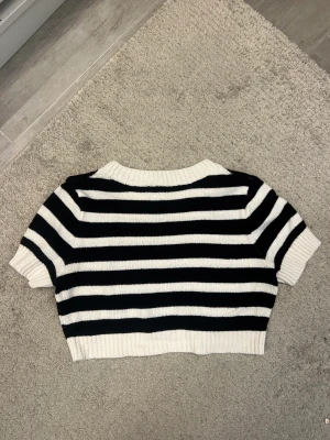 H&M Stickad randig topp - Storlek S Knappt använd