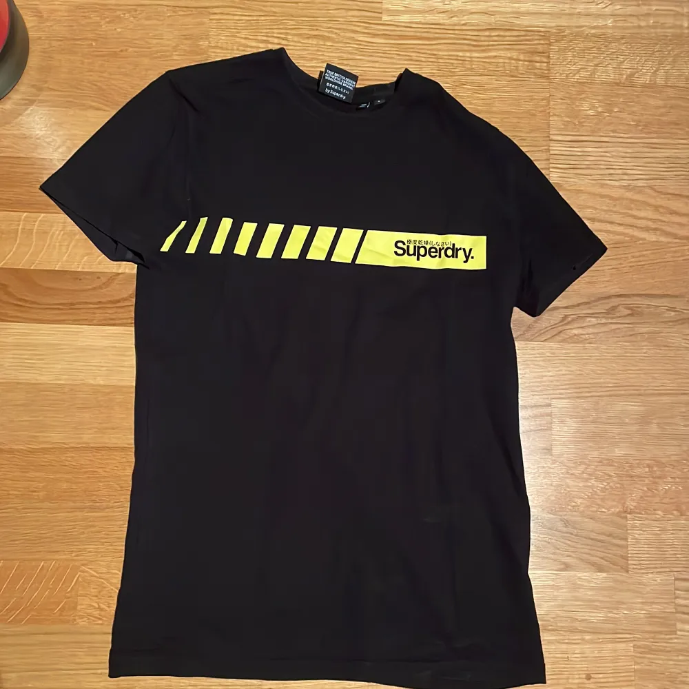 Superdry T-Shirt i utmärkt skick. Storlek S Pris kan diskuteras. T-shirts.