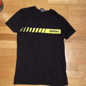 Superdry T-Shirt i utmärkt skick. Storlek S Pris kan diskuteras