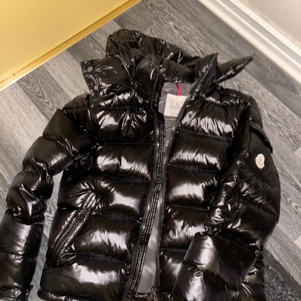 Svart Moncler maya herr - Moncler | Plick Second Hand