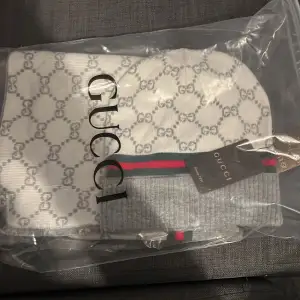 Gucci mössa och halsduk 