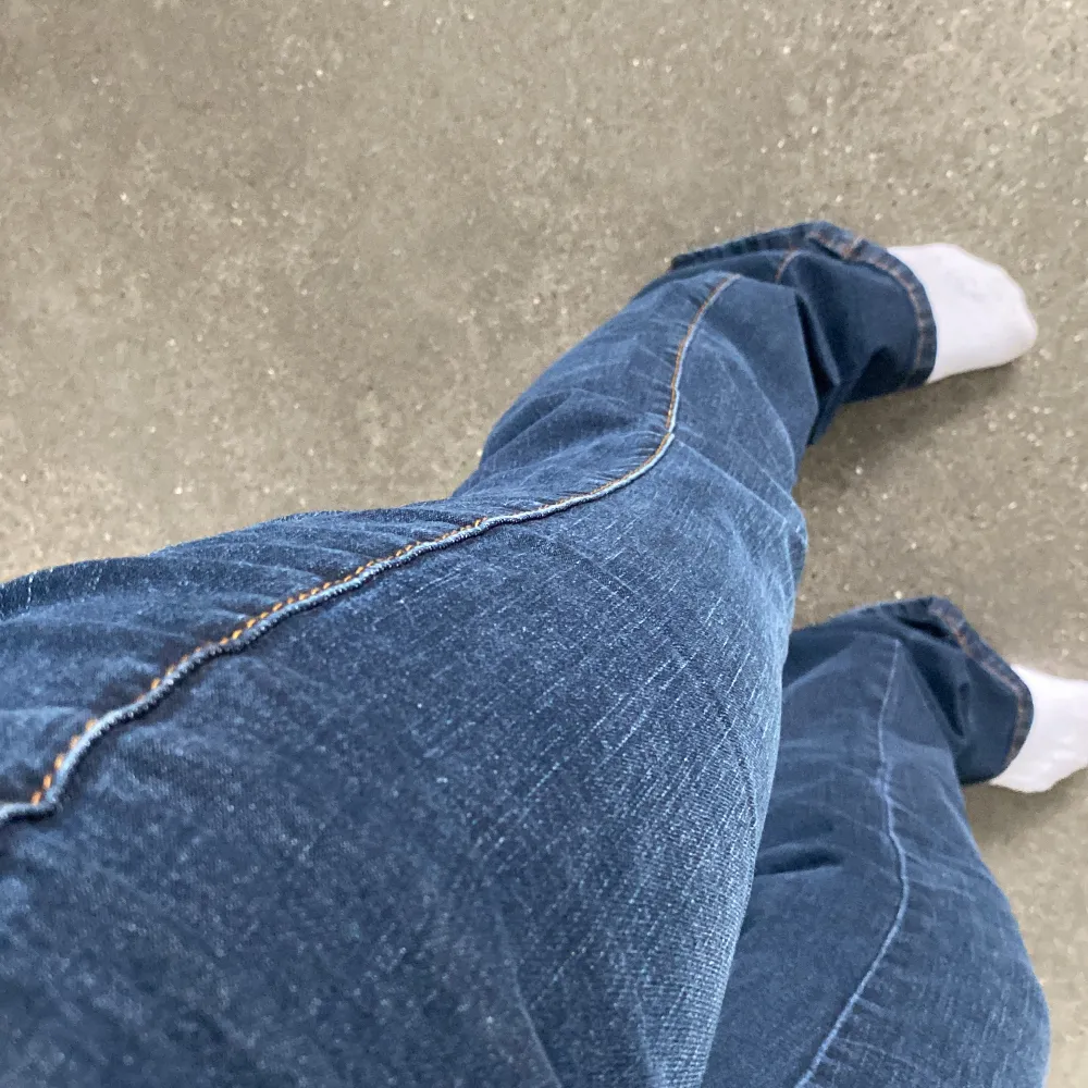 Ett par svin snygga jeans i storlek 34. Skriv för fler bilder och frågor💓💓💓. Jeans & Byxor.
