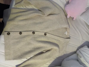 Kofta - Beige kofta i storlek XL, varm, passar bra till hösten 