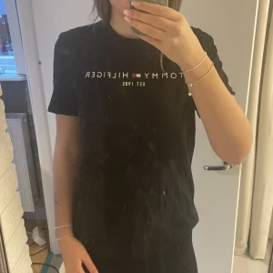 Tommy hilfiger tröja  - Tommy hilfiger t-shirt i storlek S. Bra skick💋