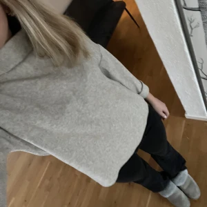 Beige stickad tröja - Superfin beige stickad tröja. Perfekt nu till hösten och superbra skick❤️‍🔥