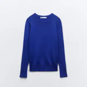 Jag säljer denna blåa tröjan för att det inte kommer till användning. Den är från zara och är knappast använd. 