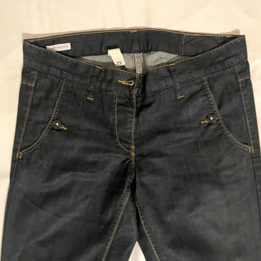 Trendiga Cottenfield mörk blåa straightleg low rise jeans. Storlek 27/32. Brukar passa perfekt men börja bli för små för mig. . Jeans & Byxor.