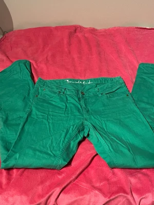 Gröna jeans  - Aldrig använda och så fina.