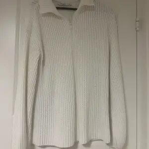 Fin och skön stickad tröja, köpt på Na-kd för 400kr säljs för 150kr. 