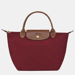 Longchamp väska  - Röd longchamp väska som tyv inte kommer till användning. Köpt för 800 säljer för 500. Den är perfekt för att ha i skolan eller till träningen tex