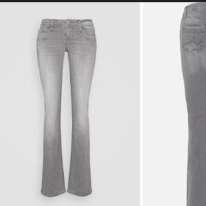 Säljer dessa populära grå ltb jeansen i modellen valerie. Jag är 165 för referens  och har normalt 38  i jeans. Superfint skick, hör av er för frågor 🌸💓 