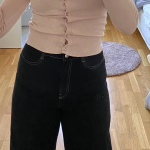 Byxor - Skitcoola byxor i khaki liknande material. 