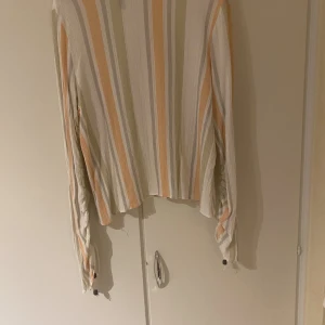 Blus - Aldrig haft på mig väldigt luftig och perfekt längd