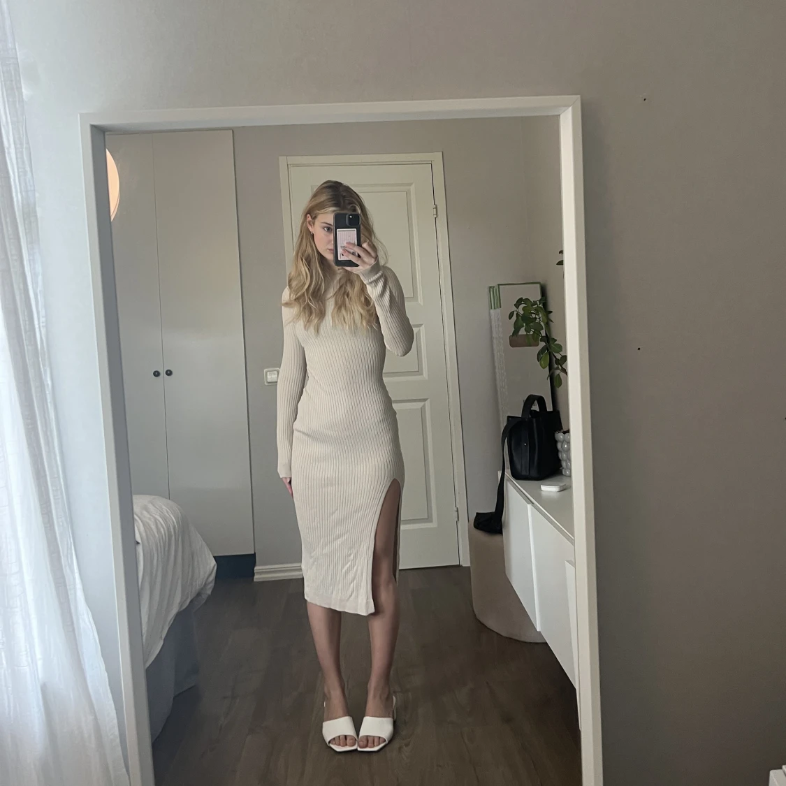 Ribbstickad klänning - 90