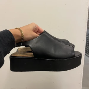Svarta sandaler - Balla lädersandaler från Vagabond. Använda 3ggr så i bra skick. Köparen står för frakt🚚🥰