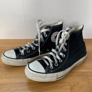 Svarta converse  - Svarta converse i stl 37.5 passar 38 💕