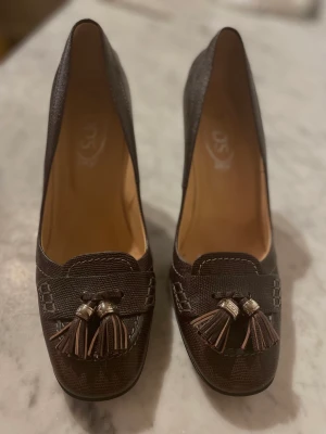 Tod’s klackskor.  - Bruna klackskor från Tod’s. Näst intill nyskick. 