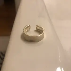 Cool ring, liten i storleken