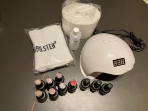 Nailster startkit  - Nailster startkit med flertal färger Säljer helst allt tillsammans  Kan skicka fler bilder