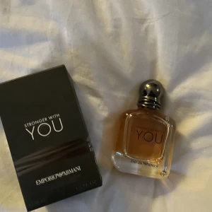 Stronger with you - Stronger with you.  Knappt använd som syns på bilden  Parfymen är 100% äkta  