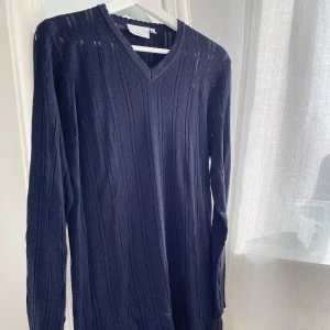 Stickad tunika - Stickad tunika från Kappahl! Bra skick! Skulle säga att den passar som en M/L fast den är lite längre än en vanlig tröja!