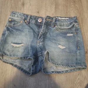 Jeans shorts  - Jeans shorts knappast använda