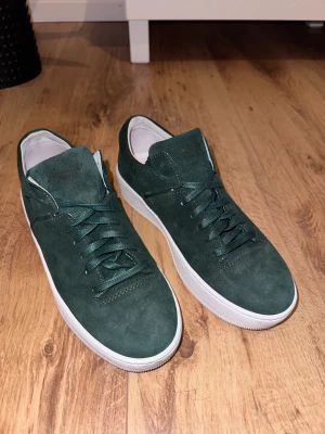 Mockaskor  - Mockaskor från Jim Rickey.    Rensar ur min garderob från en hel del oanvända kläder🌼 Kika och se om du ser något mer i min profil som du gillar så skickar jag med det till dig också!😊 Fler kläder kommer! 