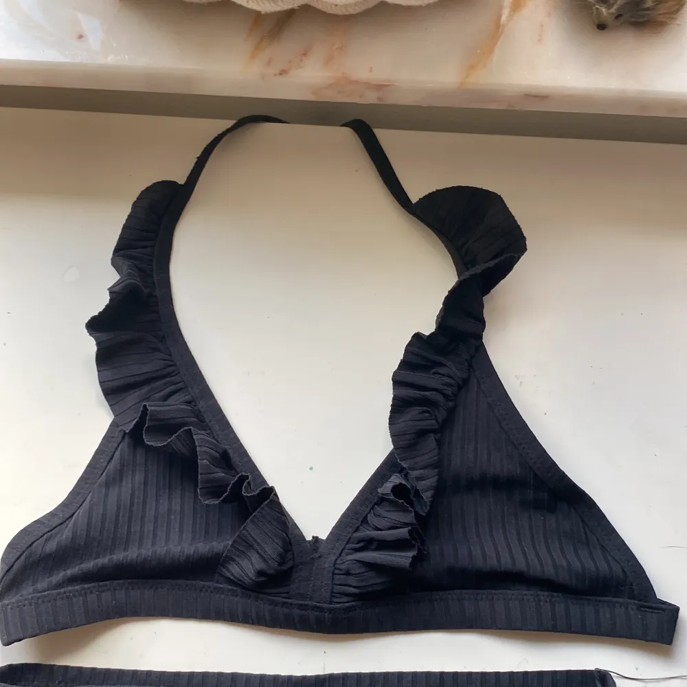 Bikini för barn/ungdomar! En del för 30 kr+frakt, båda delar för 50+frakt! Frakten kostar 13 kr FÖR EN DEL! Frakten för båda är jag lite osäker på, hör av dig om du vill att ksk kollar upp det! . Övrigt.