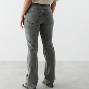 Mid waist jeans💗 - Super fina men säljer då dom inte kommer till användning💗kom privat för egna bilder🤗pris kan diskuteras 