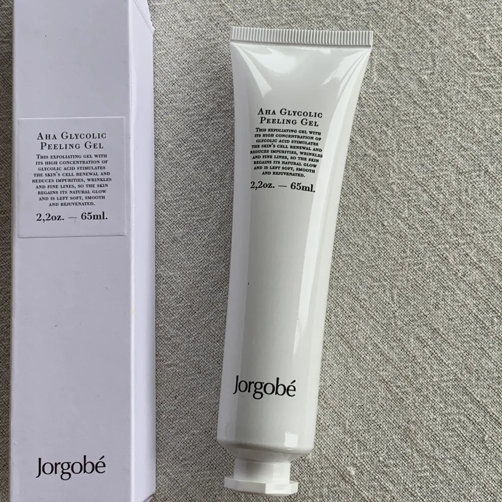 Obruten förpackning, nypris 285 kr.   Säljer denna AHA-peeling från kvalitetsmärken Jorgobé för 2/3 av normalpris! Passar dig med acne, pigmentfläckar och stora porer som du vill göra mindre synliga 💖. Övrigt.