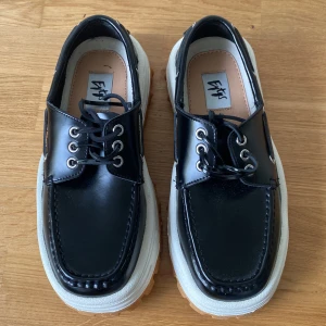 Eytys Mykonos Loafers - Eytys Mykonos Loafers som är helt oanvända då de är för små för mig. Storlek 40. 