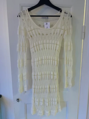 NY jätte fin klänning💕 - Super fin sommarklänning från Stradivarius. Storlek S, helt ny endast provad och den var tyvärr för kort för mig🤍