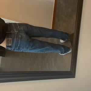 Jeans  - Helt oanvända jeans från Crockers midwaist 