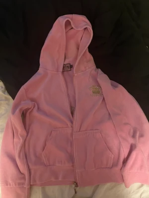 Juicy couture - Rensar ut min garderob 💋  Obs vet inte om den är fejk eller inte