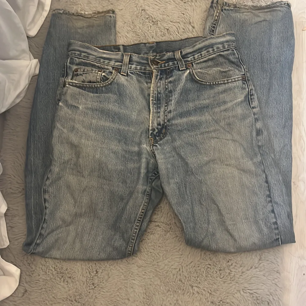 Lågmidjade jeans som inte passar längre, lite använda men jätte fina och sitter som bootcut . Jeans & Byxor.